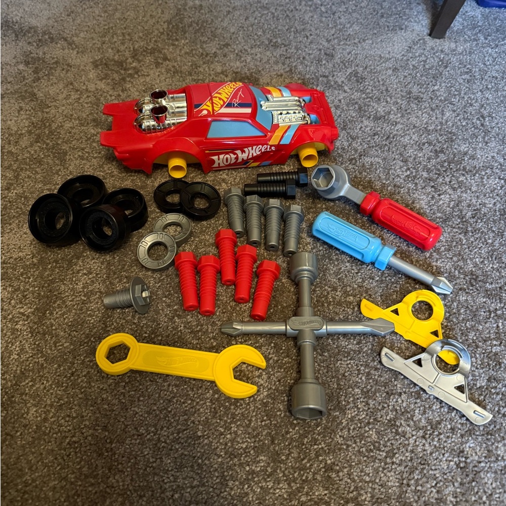 Hot Wheels Buildable Race Car Set with Tools